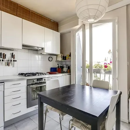 Apartment Guestready - French Flair Rooftop Hideaway *